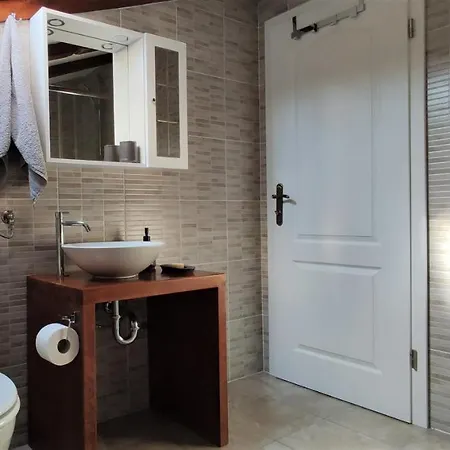 Beautiful Seaside 2 Bedroom Babina شقة غاباس