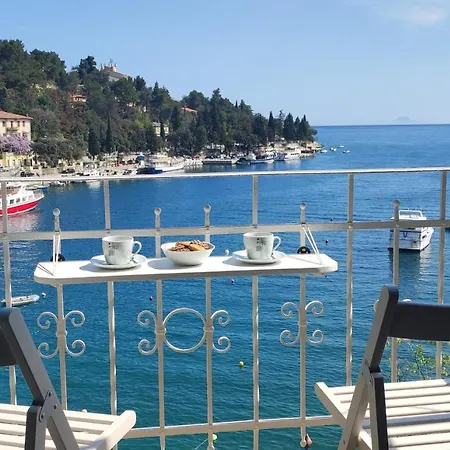 Beautiful Seaside 2 Bedroom Babina Apartment Rabac