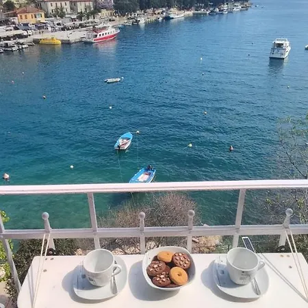 Beautiful Seaside 2 Bedroom Babina Apartment *