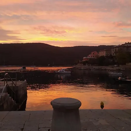 Beautiful Seaside 2 Bedroom Babina