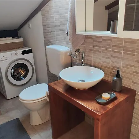 Beautiful Seaside 2 Bedroom Babina * Rabac