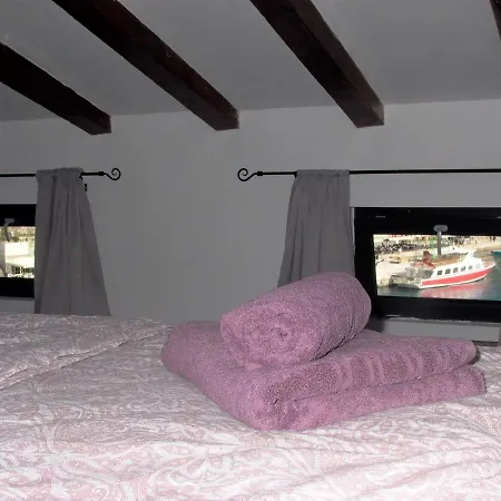 Beautiful Seaside 2 Bedroom Babina Apartment *