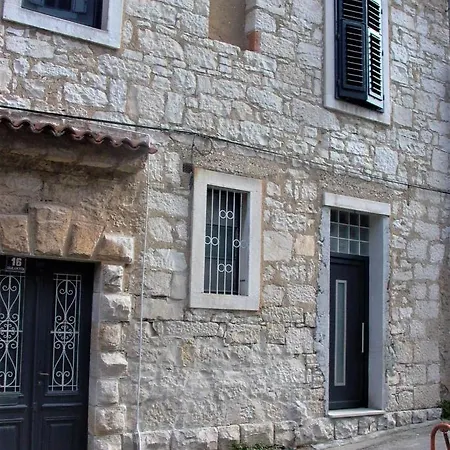 Beautiful Seaside 2 Bedroom Babina Apartment Rabac