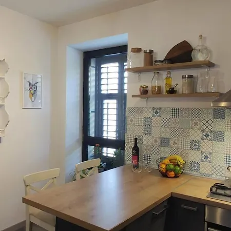 Beautiful Seaside 2 Bedroom Babina Apartment