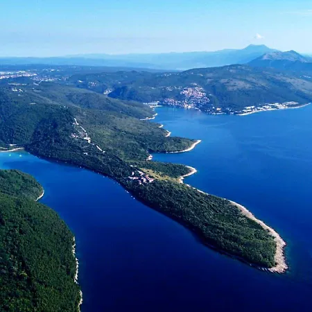 Beautiful Seaside 2 Bedroom Babina Apartment